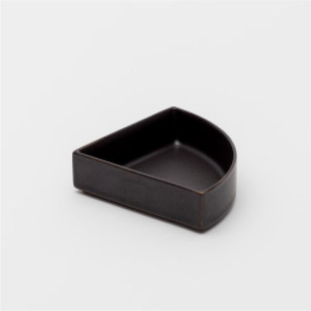 1600 TA/026 Quarter Deep Plate 100 (Black)